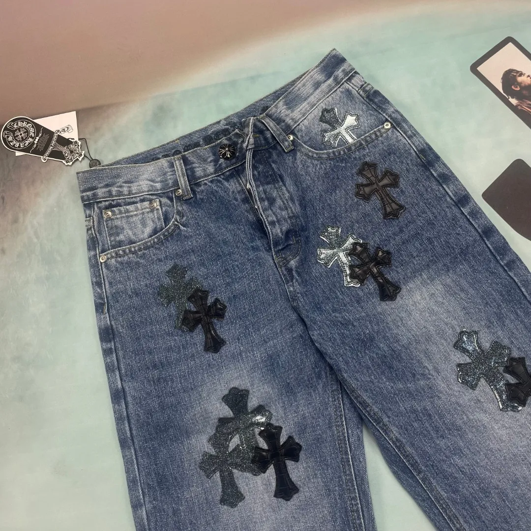🅿️300 🔘Model No.-KL167 🔘Cro Heart𝐂𝐡𝐫𝐨𝐦𝐞 𝐇𝐞𝐚𝐫𝐭 Blue Bull Starry Sky Cross Patched Leather Jeans* These Croix Heart Jeans! It is really a treasure item in the fashion circle! It uses super unique starry sky theme leather elements, mostly in the shape of a cross, and there is glitter on the leather surface! Under the light, it is so dazzling that it instantly becomes the focus of the crowd. This design is simply unique, the details are handled to perfection, simple and elegant. The workmanship is also very exquisite, the entire trousers are neatly routed, every small detail is not careless, and the sense of quality is full. Moreover, its shape is awesome and its genderless style can be easily worn by both men and women, making it instantly trendy! The matching suggestions are as follows: Street fashion style: Wear a black loose hooded sweatshirt with a personalized graffiti pattern on it, a black leather jacket from Croix Heart, and a pair of black high-top sneakers, such as Converse 1970s black model. For accessories, you can choose Croixin’s silver necklace and ring, and then wear a black baseball cap to look cool and trendy when walking on the street. Casual fashion style: wear a white cotton short-sleeved T-shirt underneath, simple and clean. Pair it with a light-colored denim jacket, these crotch jeans, and a pair of white shoes, like Nike's Air Force 1. Wear a simple black backpack for daily outings and shopping, which is comfortable and fashionable. Personalized retro style: Choose a floral shirt, the pattern can be retro polka dots or paisley patterns, and tuck the hem of the shirt into your pants. Pair it with a pair of brown retro leather shoes or Martin boots with thick soles. Wearing a pair of round retro sunglasses, the overall look is unique and retro.  Size: S M L XL XXL (28.30.32.34.36) Color: Blue